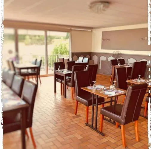 Hotel Le Bretagne Et Restaurant Le Papillon
