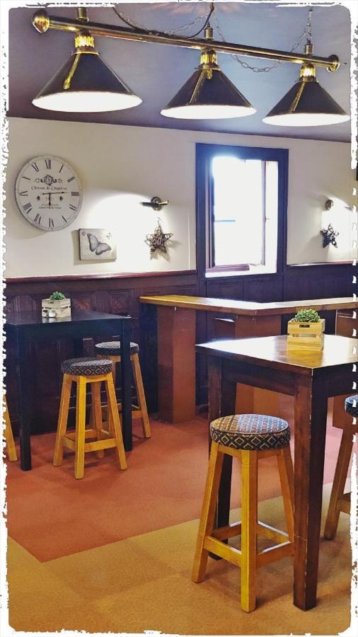 Le Bretagne Et Restaurant Le Papillon Hotel 2*